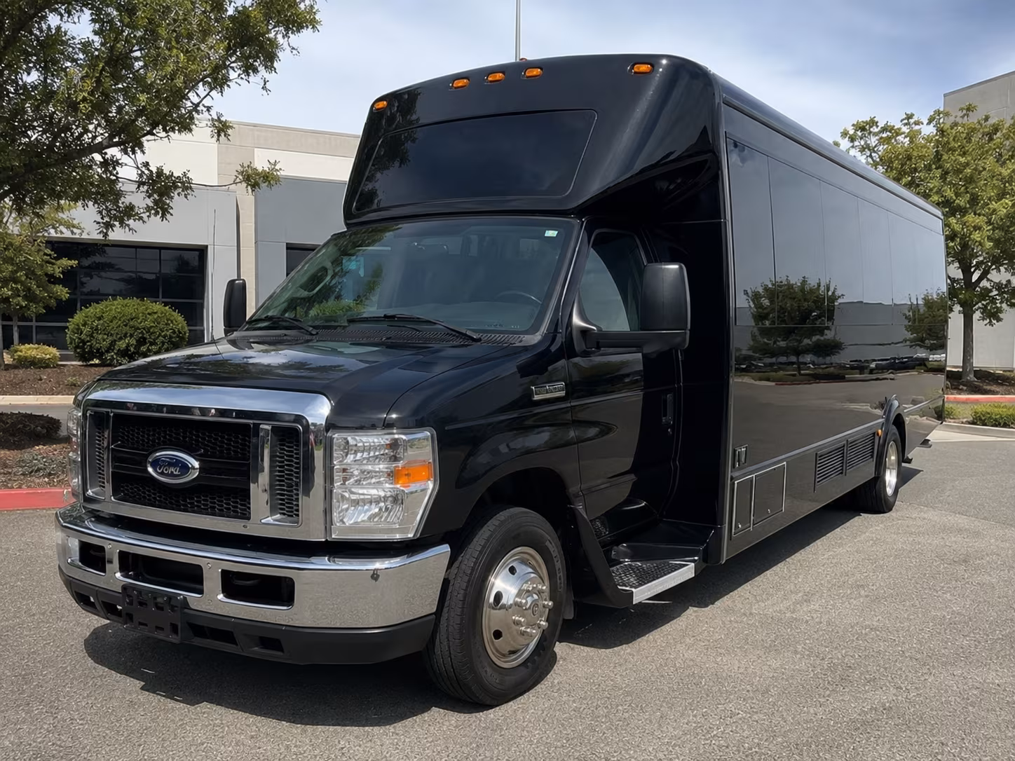 Southfield Birthday, Sweet 16, & Quinceañera Party Bus Rentals