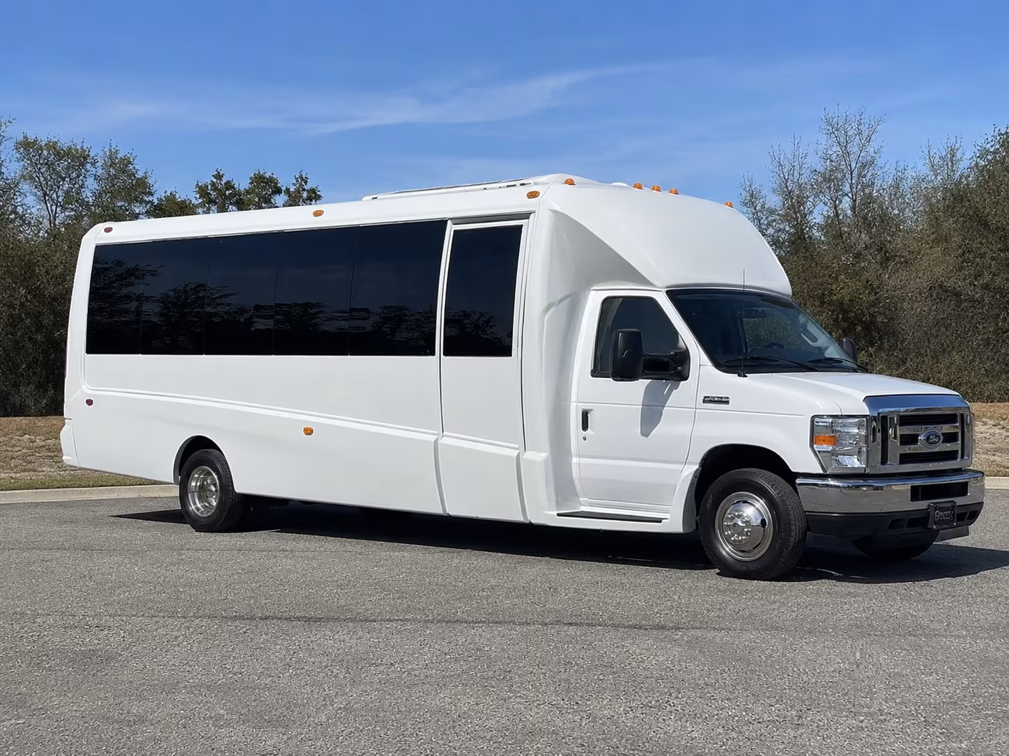 Warren Winery Tour & Pub Crawl Transportation party bus exterior